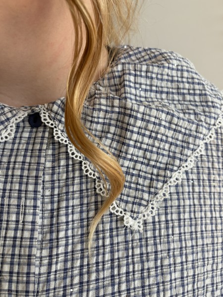 Chemise Adèle à carreaux et col Claudine bleue
