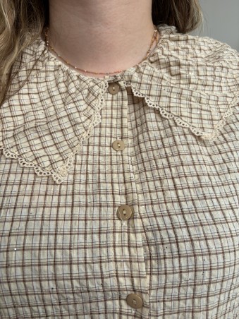 Chemise Adèle à carreaux et col Claudine beige