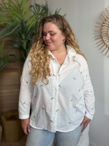 Chemise Charlotte brodée à col volanté blanche - grande taille