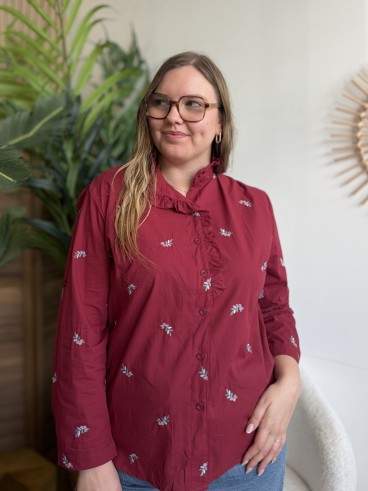 Chemise Charlotte brodée à col volanté rouge - grande taille