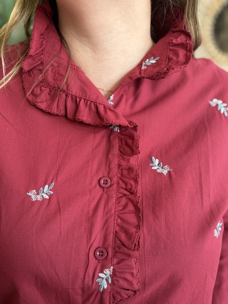 Chemise Charlotte brodée à col volanté rouge