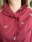 Chemise Charlotte brodée à col volanté rouge