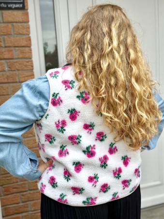 Gilet bouclette sans manches beige avec fleurs Suzie