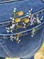 Jeans bleu mom fit avec broderie fleurs Jeans bleu mom fit avec broderie fleurs