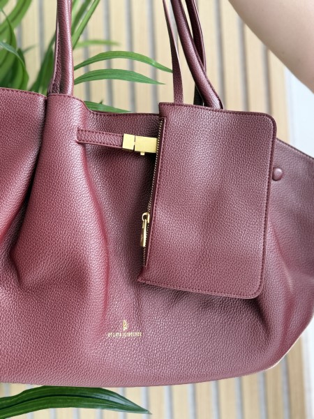 Sac à main en vinyle & sa pochette rouge bordeaux Isis