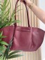 Sac à main en vinyle & sa pochette rouge bordeaux Isis