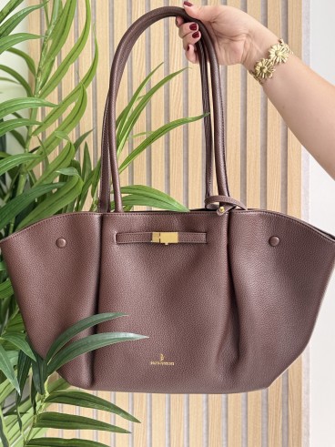 Sac à main en vinyle & sa pochette chocolat Isis