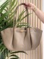 Sac à main en vinyle & sa pochette couleur kaki Isis