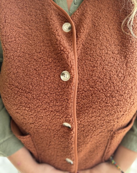 Gilet bouclette sans manches brique Suzie