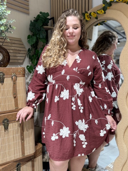 Robe courte bordeaux broderie fleurs blanches Rita