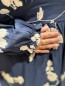 Robe courte bleu broderie fleurs blanches Rita Robe courte bleu broderie fleurs blanches Rita