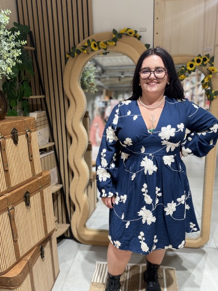 Robe courte bleu broderie fleurs blanches Rita