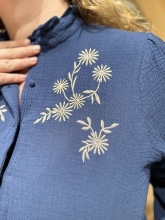Chemise gaze de coton broderie fleurs bleu Yara