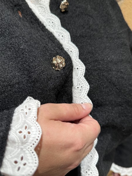 Gilet col dentelle boutons martélés noir Bruna