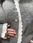 Gilet col dentelle boutons martélés gris Bruna Gilet col dentelle boutons martélés gris Bruna