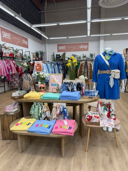 Corner Sweet Curvy Shop